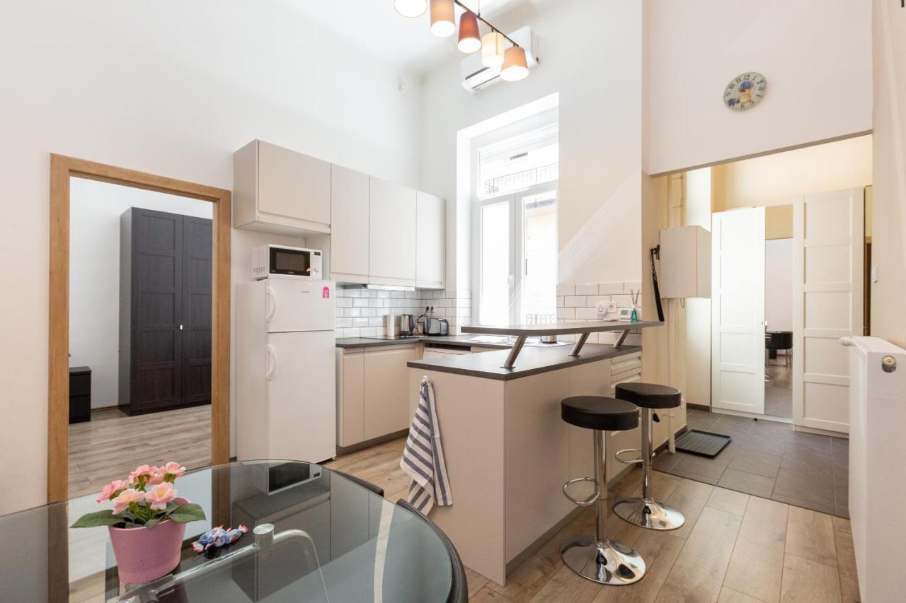 Grand Apartment at New York Café Budapest Esterno foto